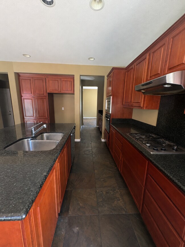 Building Photo - 3,800 sq foot Home in Diablo Grande with Private Pool & Spa