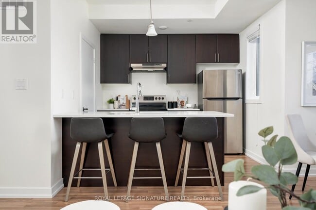 Photo du bâtiment - 370 Red Maple Rd