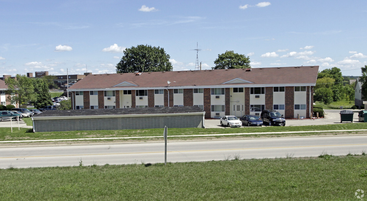 Building Photo - Pine Ridge Apartments