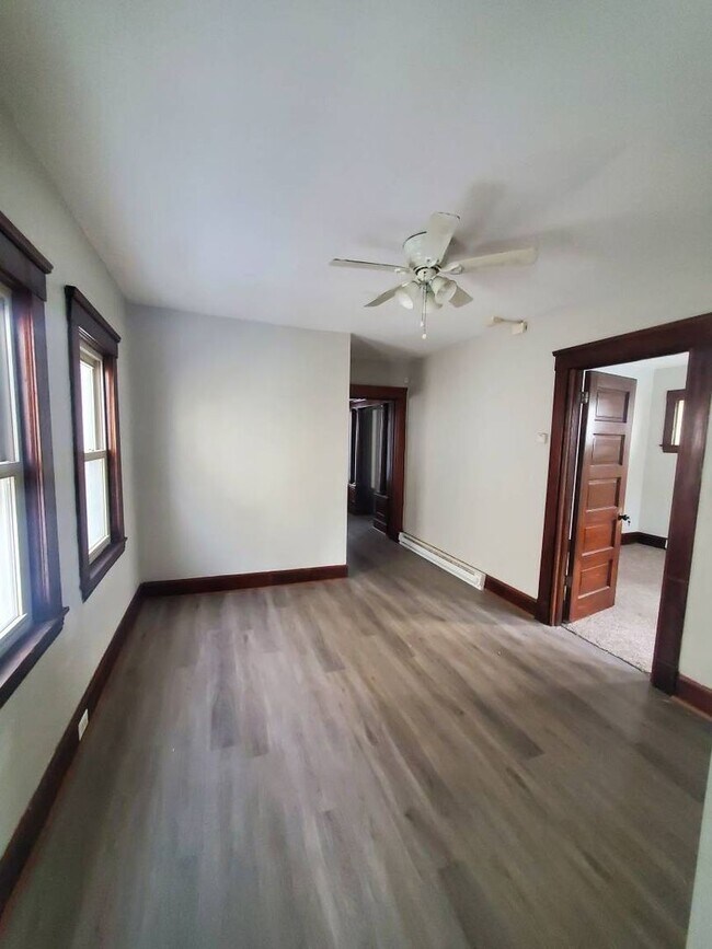 Foto del edificio - Charming 3-Bedroom Home Offering Comfort, Space & Modern Updates