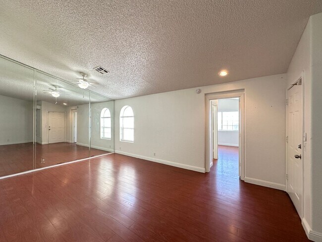 Foto del edificio - El Parque Condo