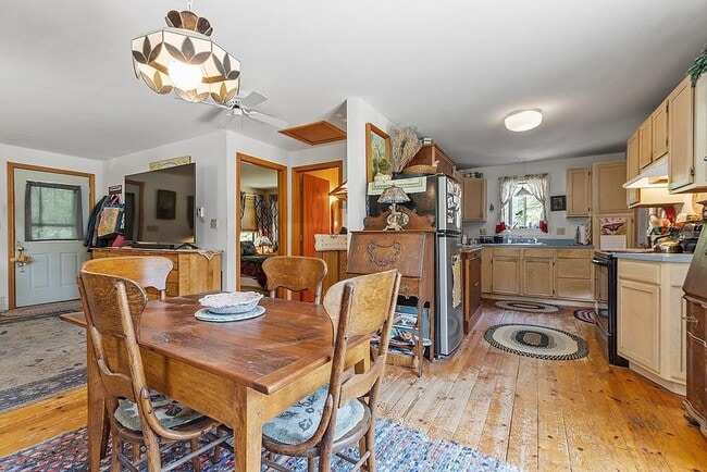 Building Photo - 1418 Old Homestead Hwy