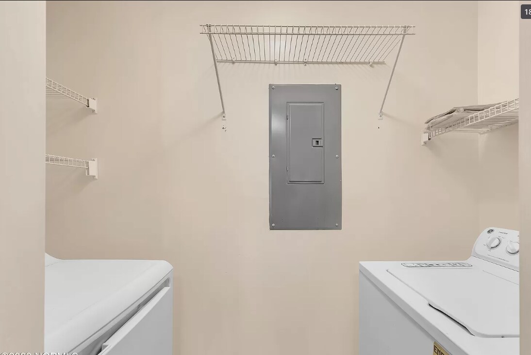 Laundry - 901 Litchfield Way