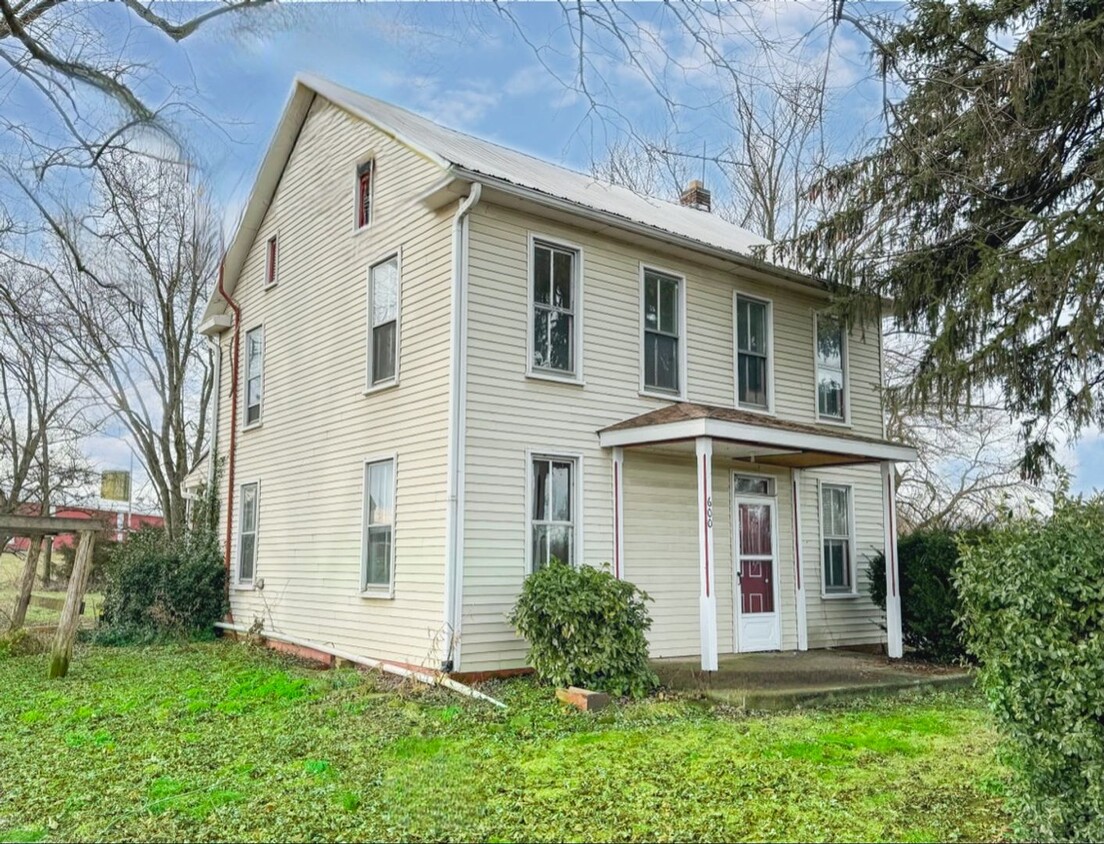 Primary Photo - Farm Style Home