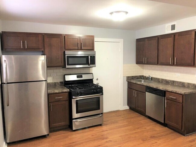 Building Photo - 2 bedroom in Chicago IL 60640
