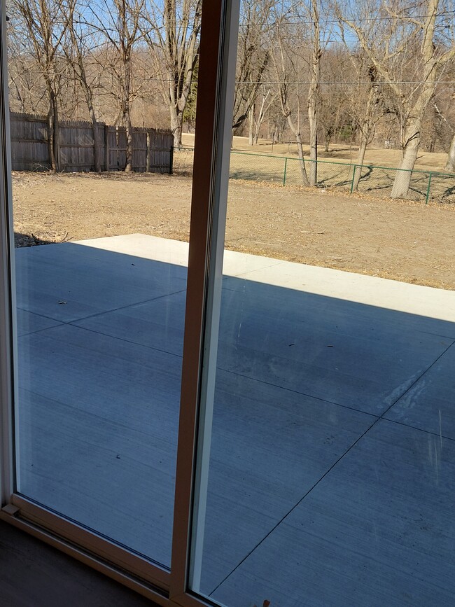 Kitchen opens onto the patio - 813 Eastmoor Dr