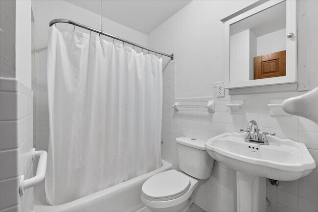 Foto del edificio - 21 Fern Ridge Ave