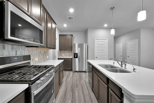 Foto del edificio - 7040 Silverleaf Oak St