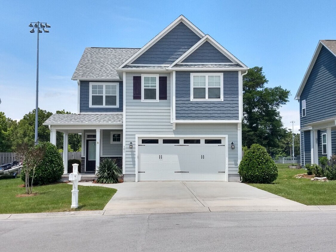 101 Abaco Dr E, Cedar Point, NC 28584 House Rental in Cedar Point, NC