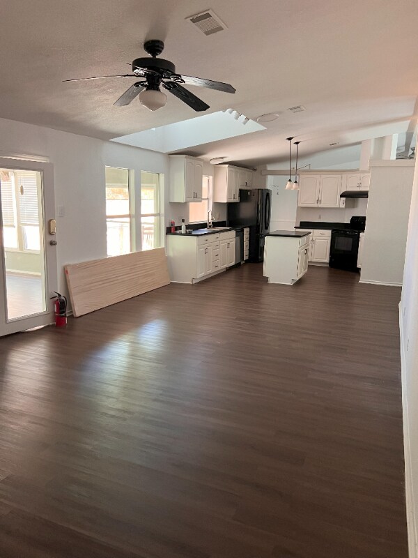 Building Photo - 491 Pine Canyon Dr