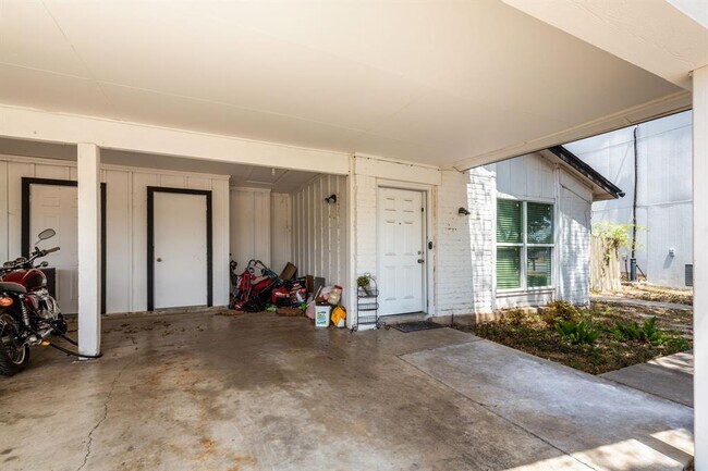 Building Photo - 1306 Colony Creek Dr