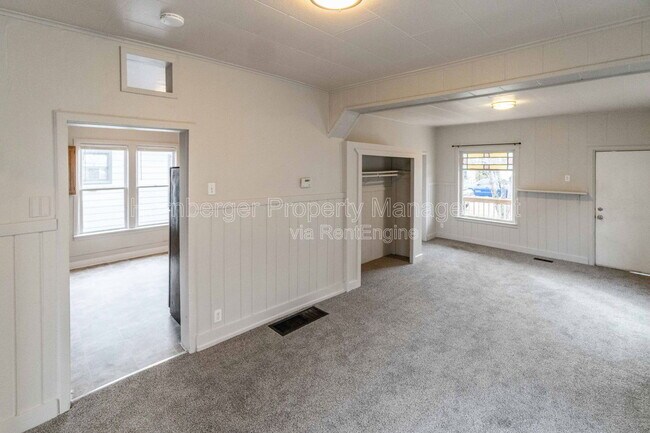 Foto del edificio - 1809 E 1st Ave