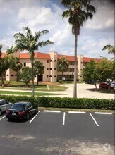 Building Photo - 3000 Sunrise Lakes Dr W