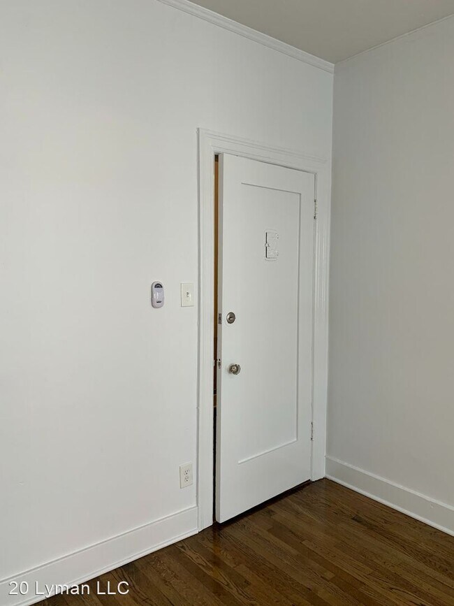 Foto del edificio - 1642 Lyman Pl