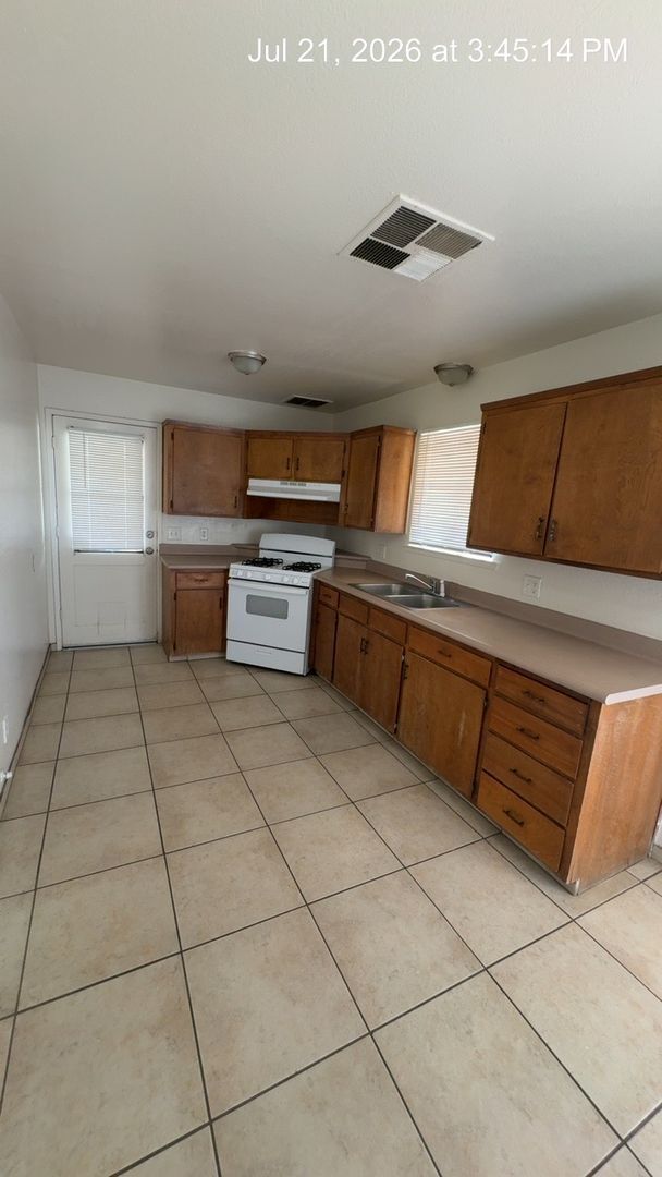 Building Photo - 3053
