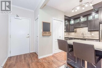 Building Photo - 393 King St W