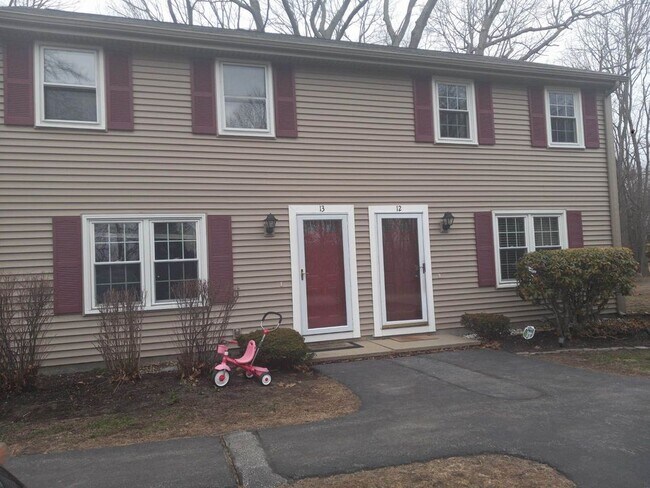 Foto del edificio - 13 Jamestown Ct