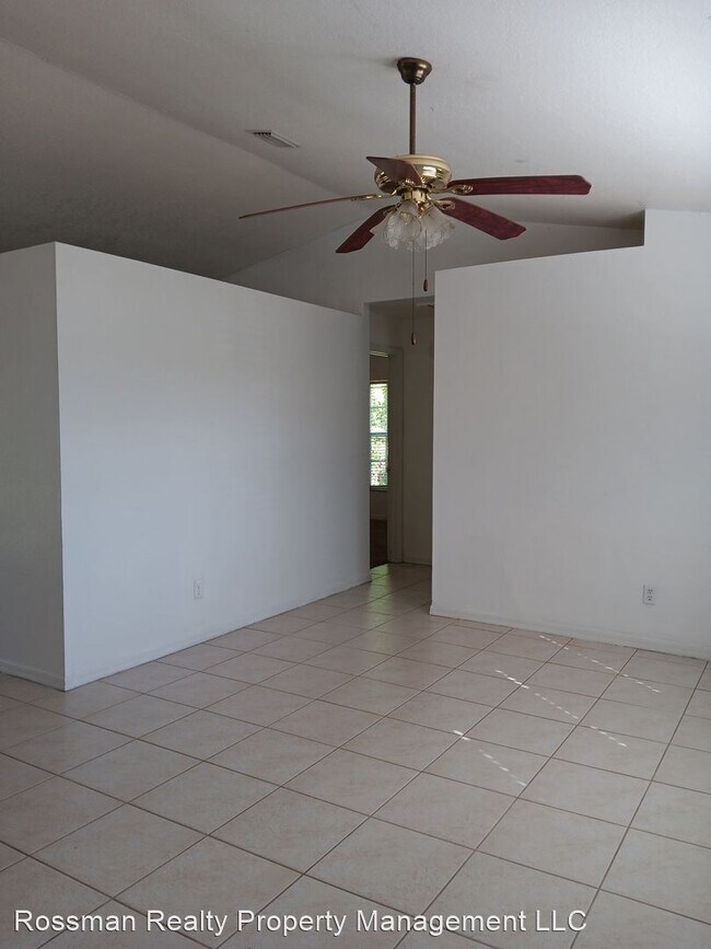 Foto del edificio - 3 br, 2 bath House - 22420 Cezane Ave