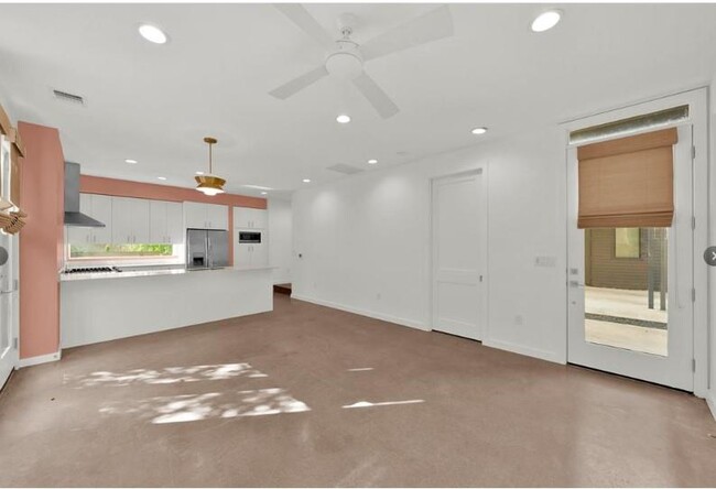 Foto del edificio - 203 E 46th St