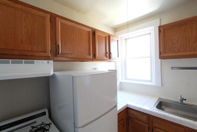 Building Photo - 8 Craigie Cir