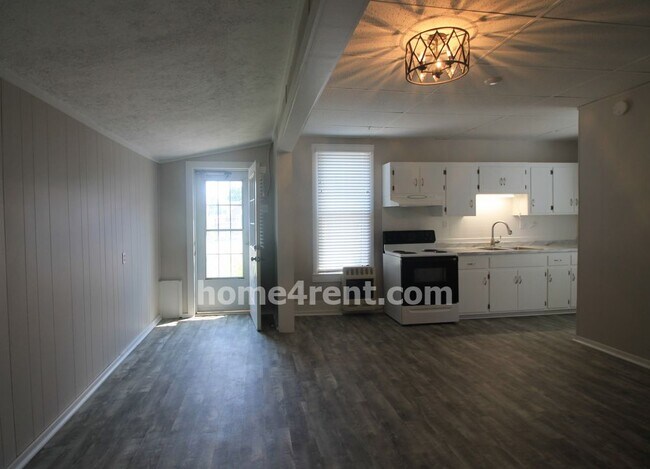 Foto del edificio - Updated Strawberry Hill Bungalow So much new