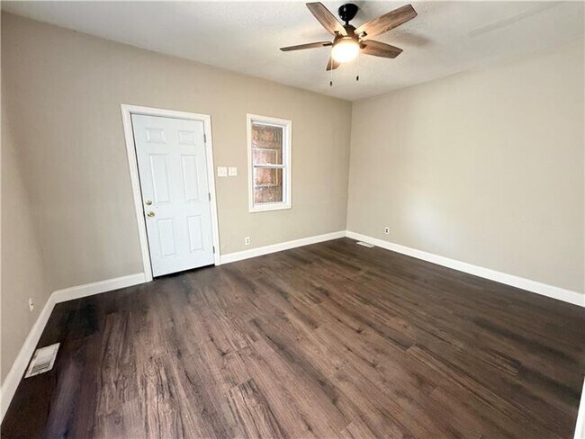 Foto del edificio - 311 E Reynolds St
