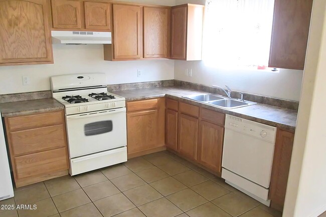 Building Photo - 8371 E Stevens Dr