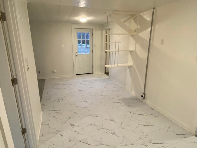 Foto del edificio - 21240 Randall St