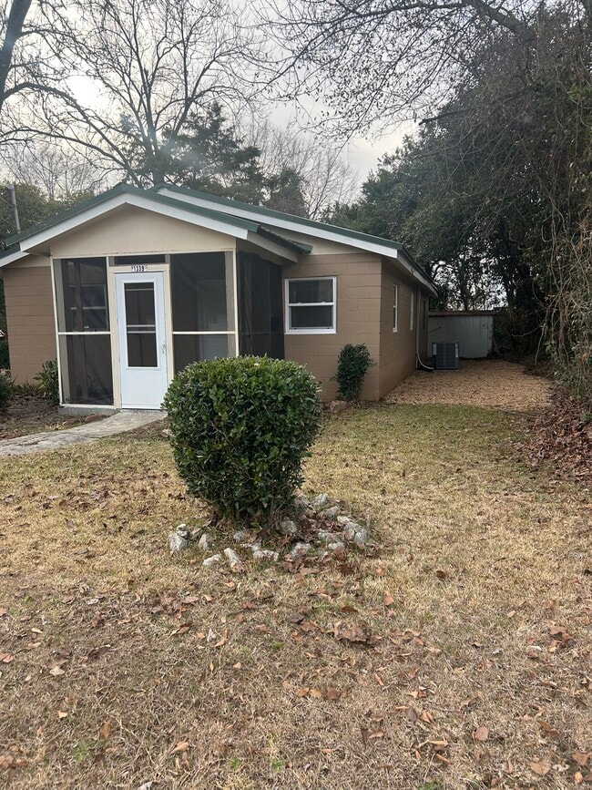 Building Photo - 1339 Jackson Ln