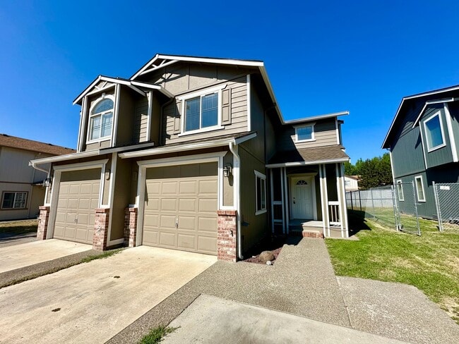 Building Photo - 2103 Yellowstone St