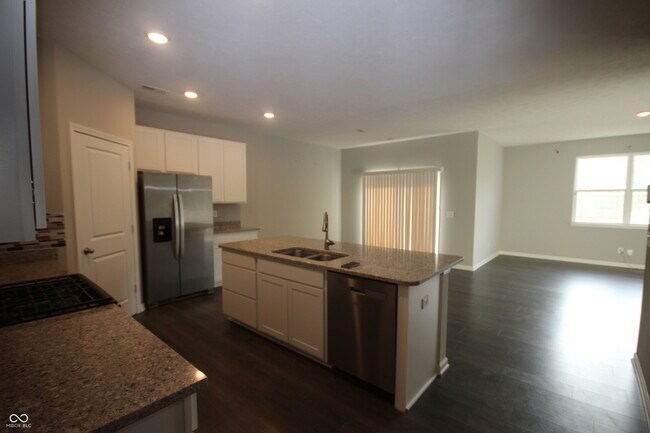 Building Photo - 10911 N Longbranch St