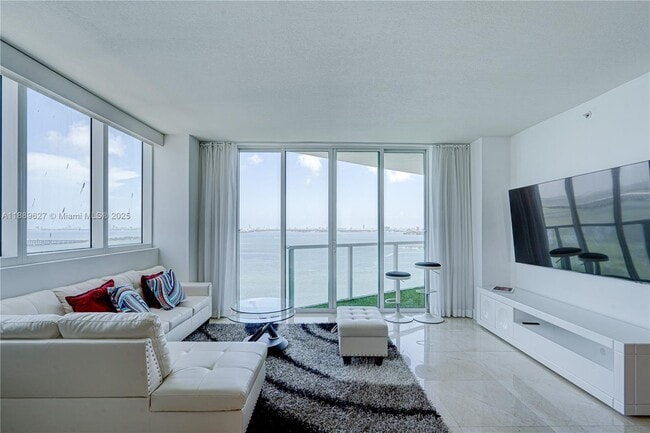 Foto del edificio - 665 NE 25th St