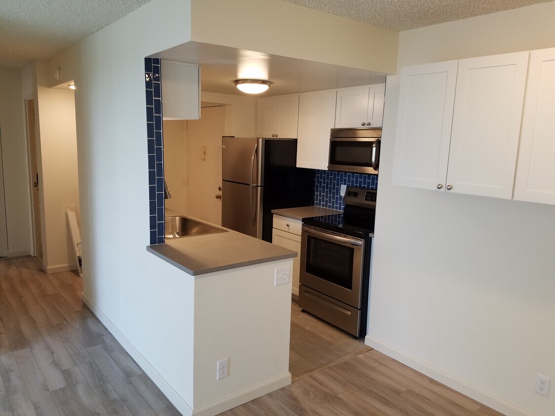 Kitchen - 421 S Howes St