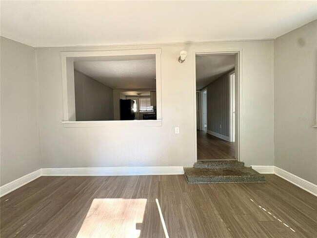 Foto del edificio - 4611 N Hubert Ave