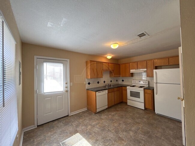 Building Photo - 2814 Cantabrian Dr