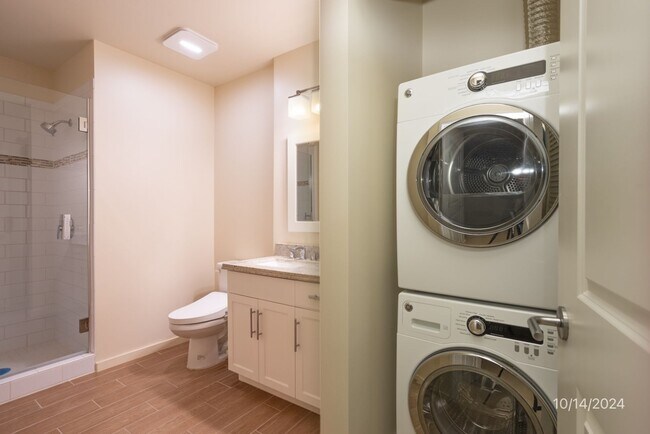 Foto del edificio - Available April 5th!  2 bedroom, 2 bath, 1-parking condo unit at The Cove Waikiki