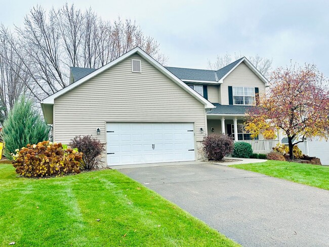 Building Photo - Stunning 4 Bedroom Corner Home in Savage!