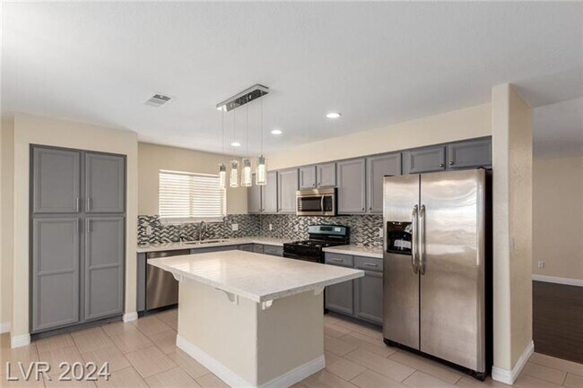 Foto del edificio - 2 Story home in NW - NO HOA