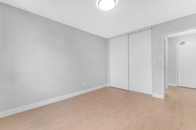 Building Photo - 145 York St