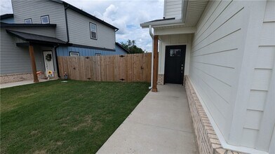 Building Photo - 1704-2-1602 SW Casuarina Dr