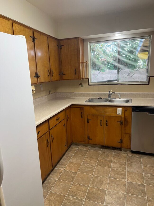 Building Photo - pd01 - Parkdale Estates Inc