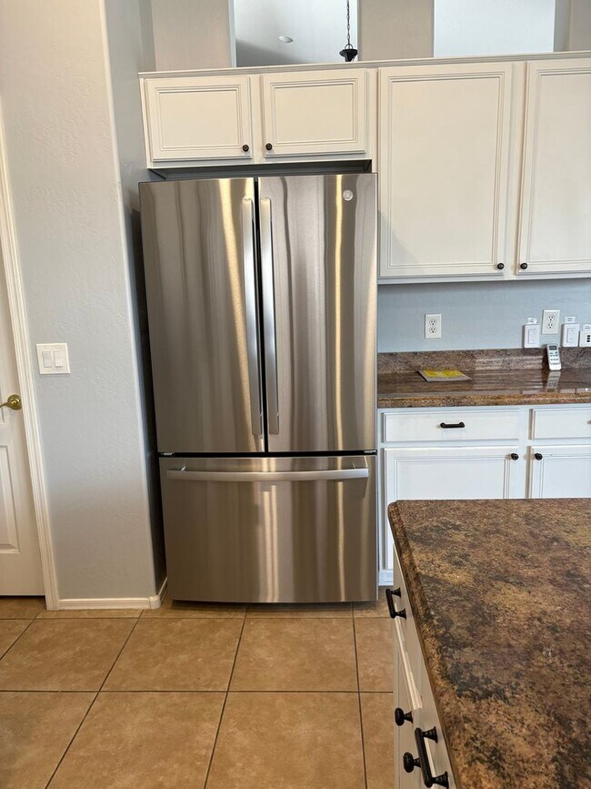 Foto del edificio - 1706 E Commerce Ave