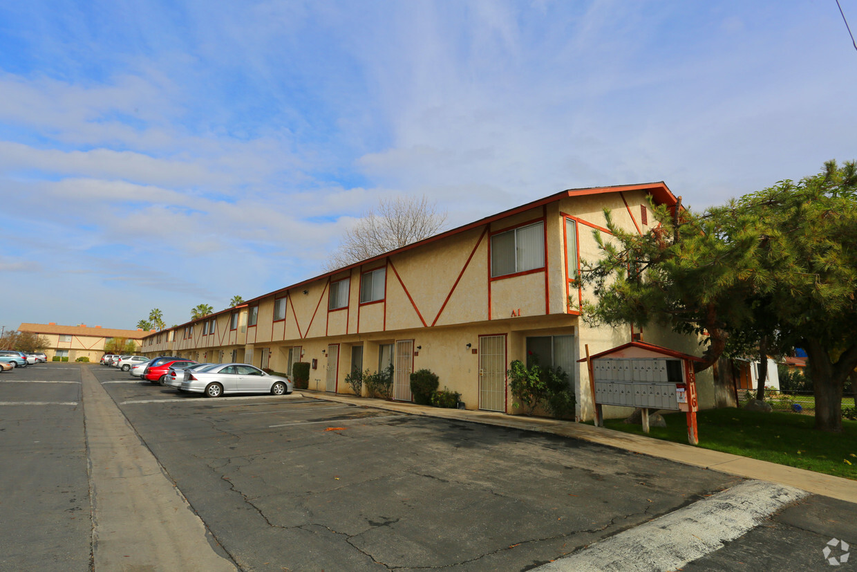 Primary Photo - Planz Road Apartments