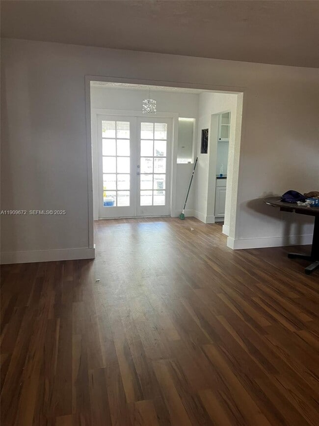 Building Photo - 707 N J St