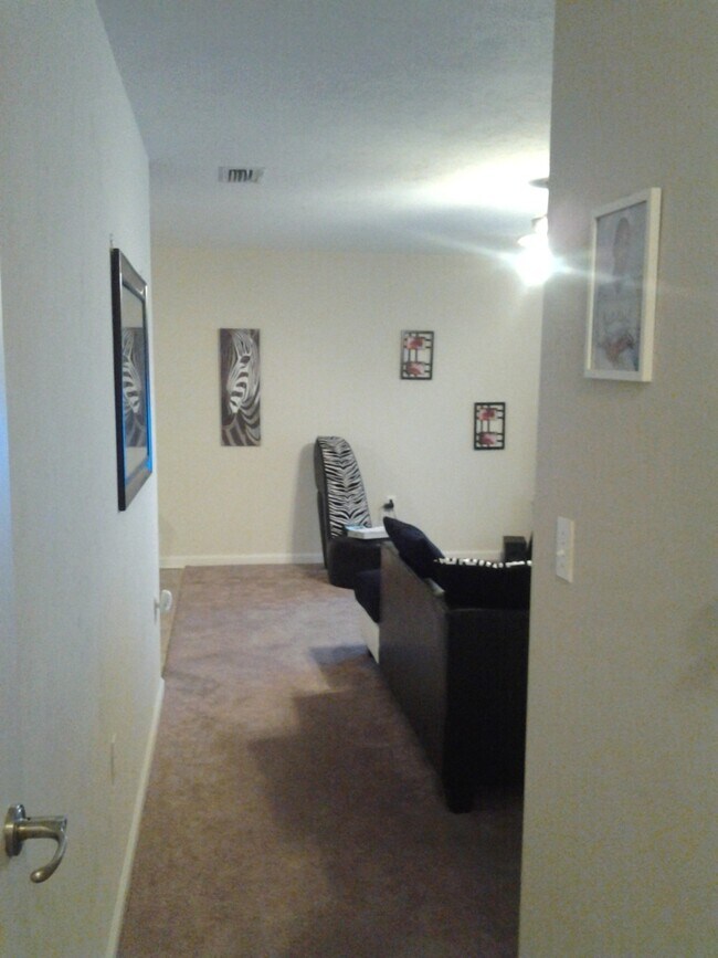 Foto del edificio - 3bedrooms 2 baths single family home avail...