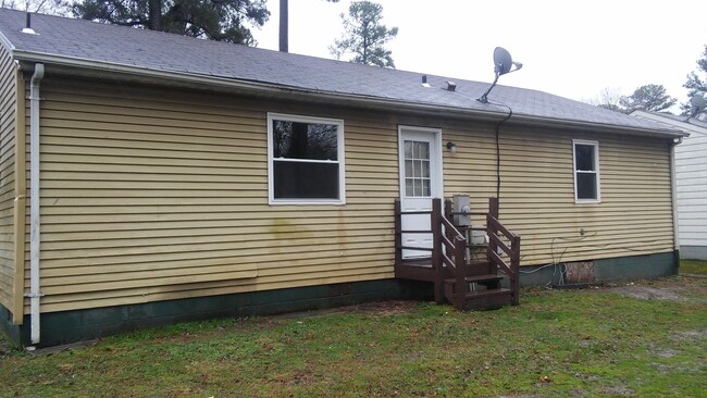 Building Photo - South Richmond Rancher