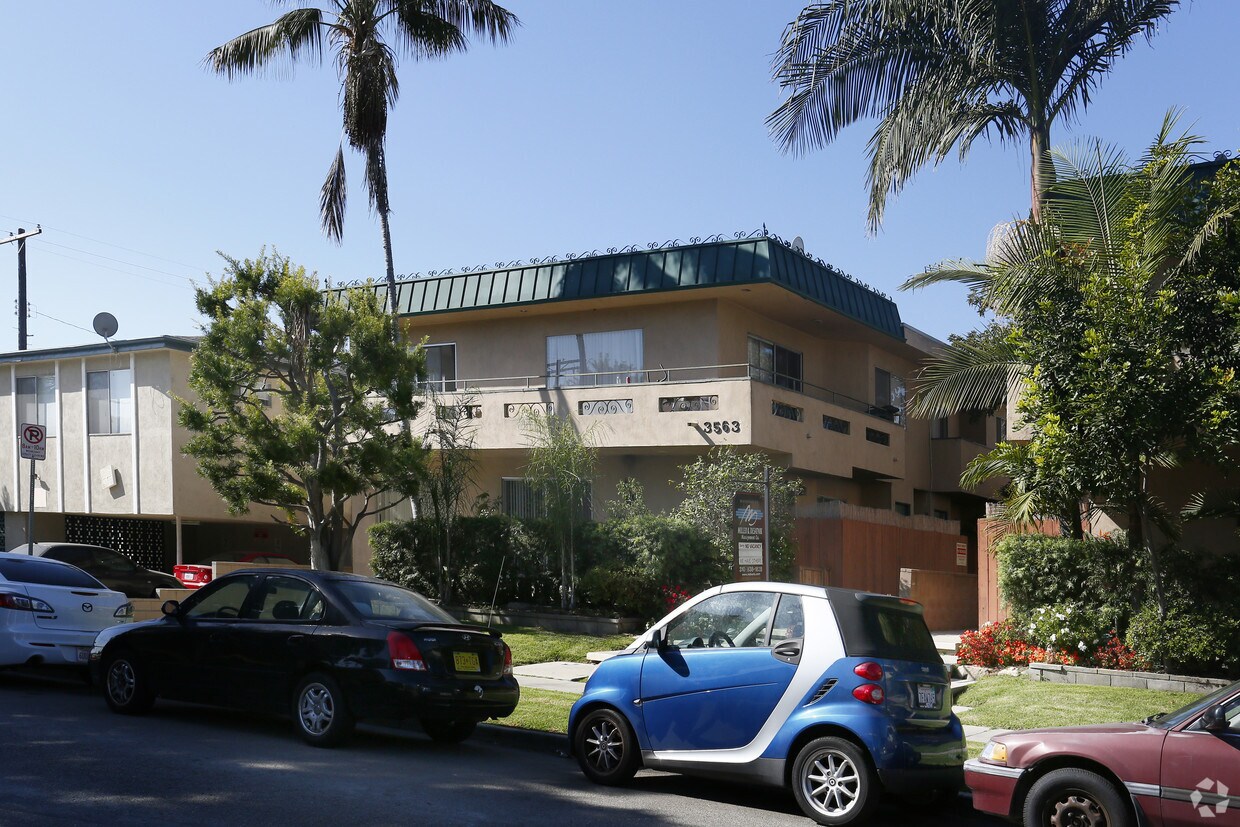 Primary Photo - 3563 Jasmine Ave