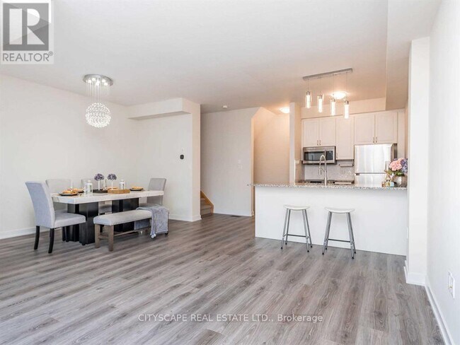 Photo du bâtiment - 590-590 N Service Rd