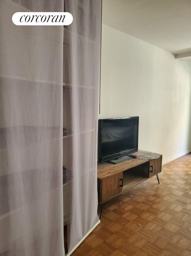 Foto del edificio - 52 E 13th St