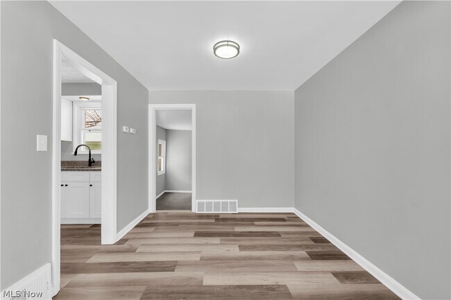 Foto del edificio - 16210 Judson Dr